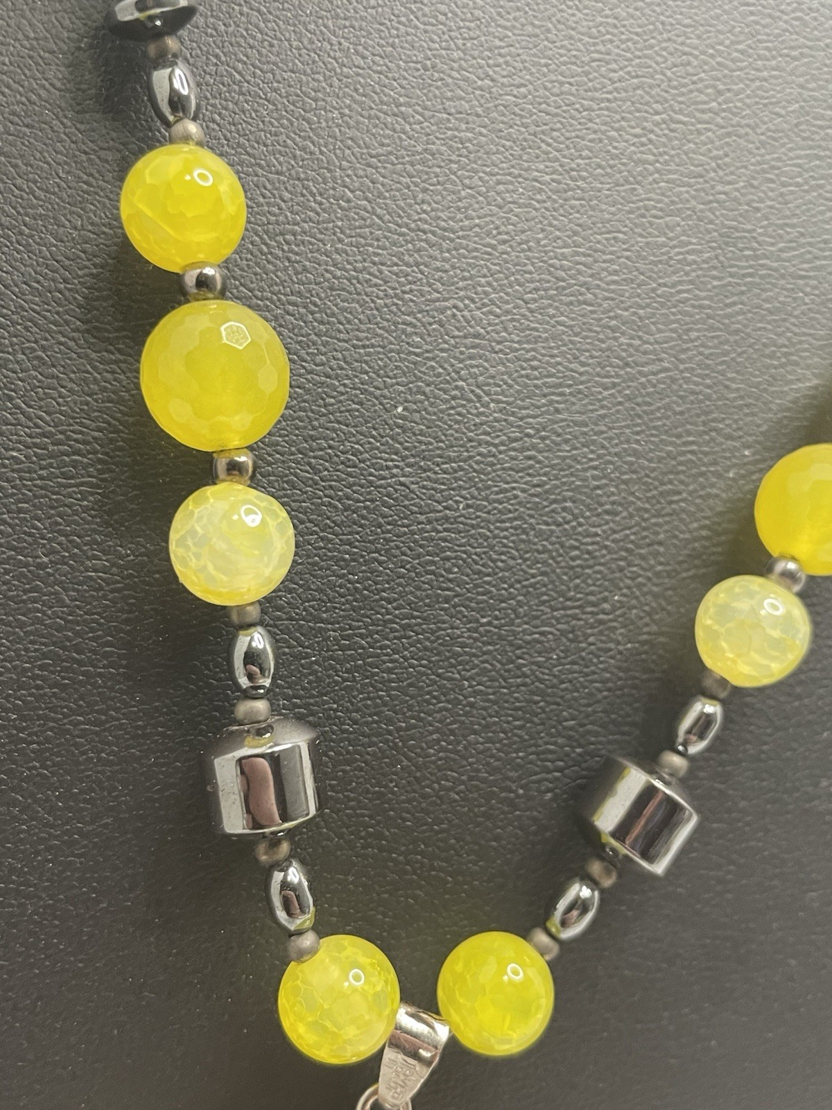 Vtg. Chunky Striped Agate Medallion Pendant Statement Necklace 12” L Yellow Boho