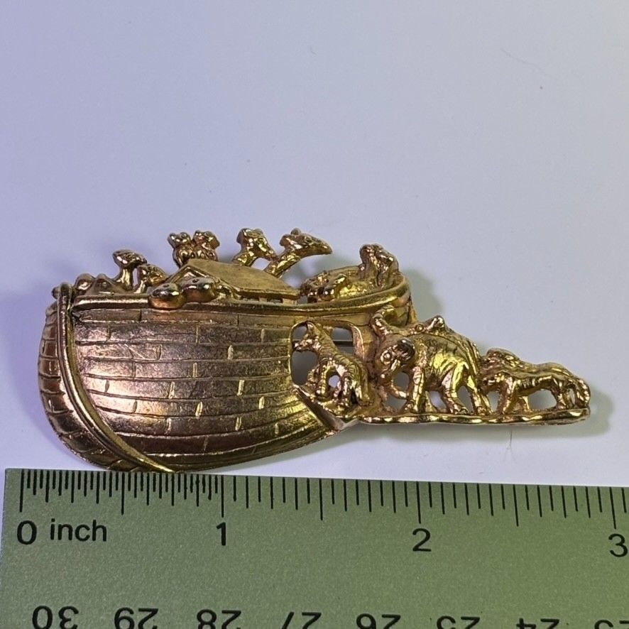 Brooch Gold Tone Noahs Ark Animals Heavy Vintage Piece Intricate Detail