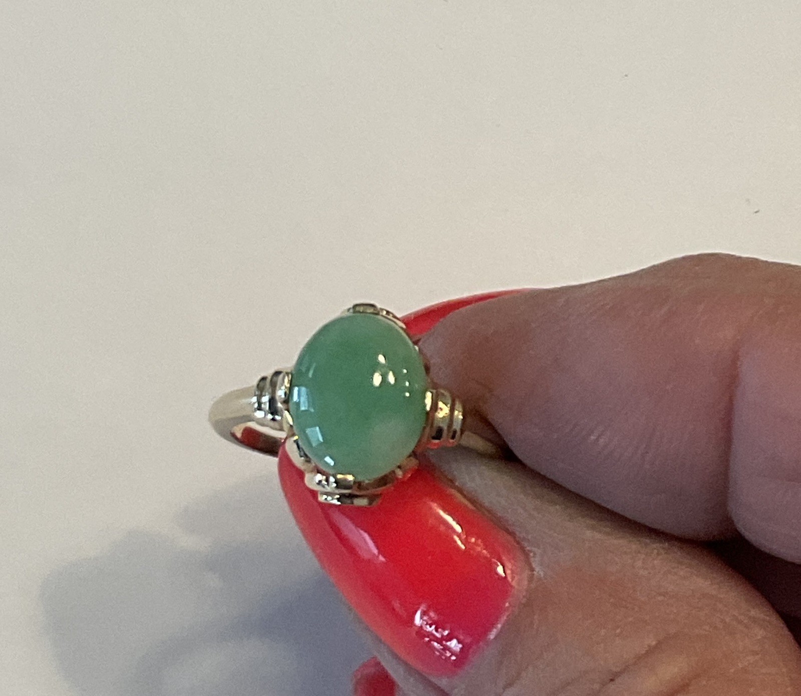 Vintage 14K Yellow Gold 9.5mm Light Green Jade Jadeite Ring 2.63 gr Size 5 1/2