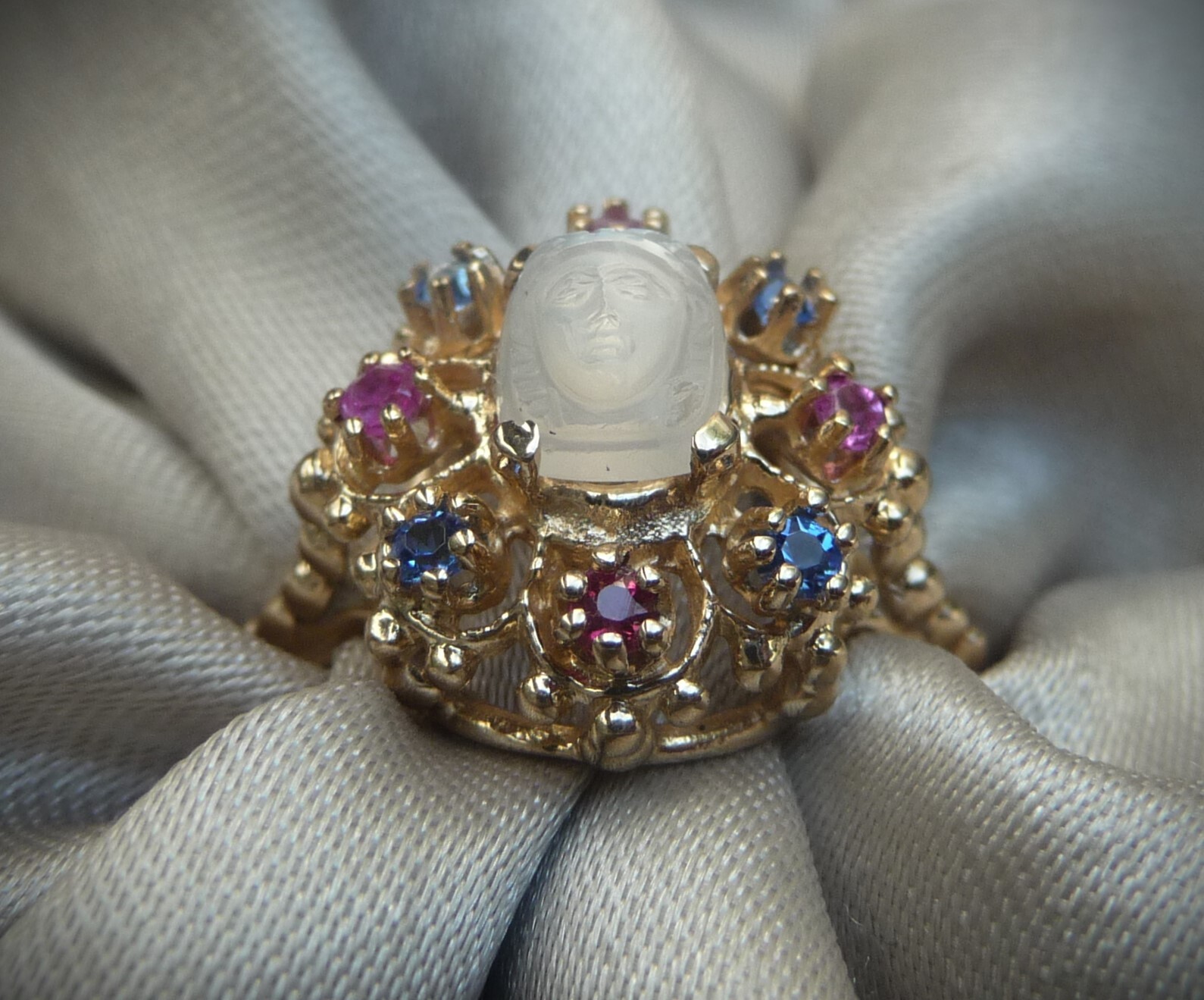 AMAZING RARE VINTAGE 14K ETRUSCAN MEDUSA MOONSTONE RUBY SAPPHIRE HALO RING!