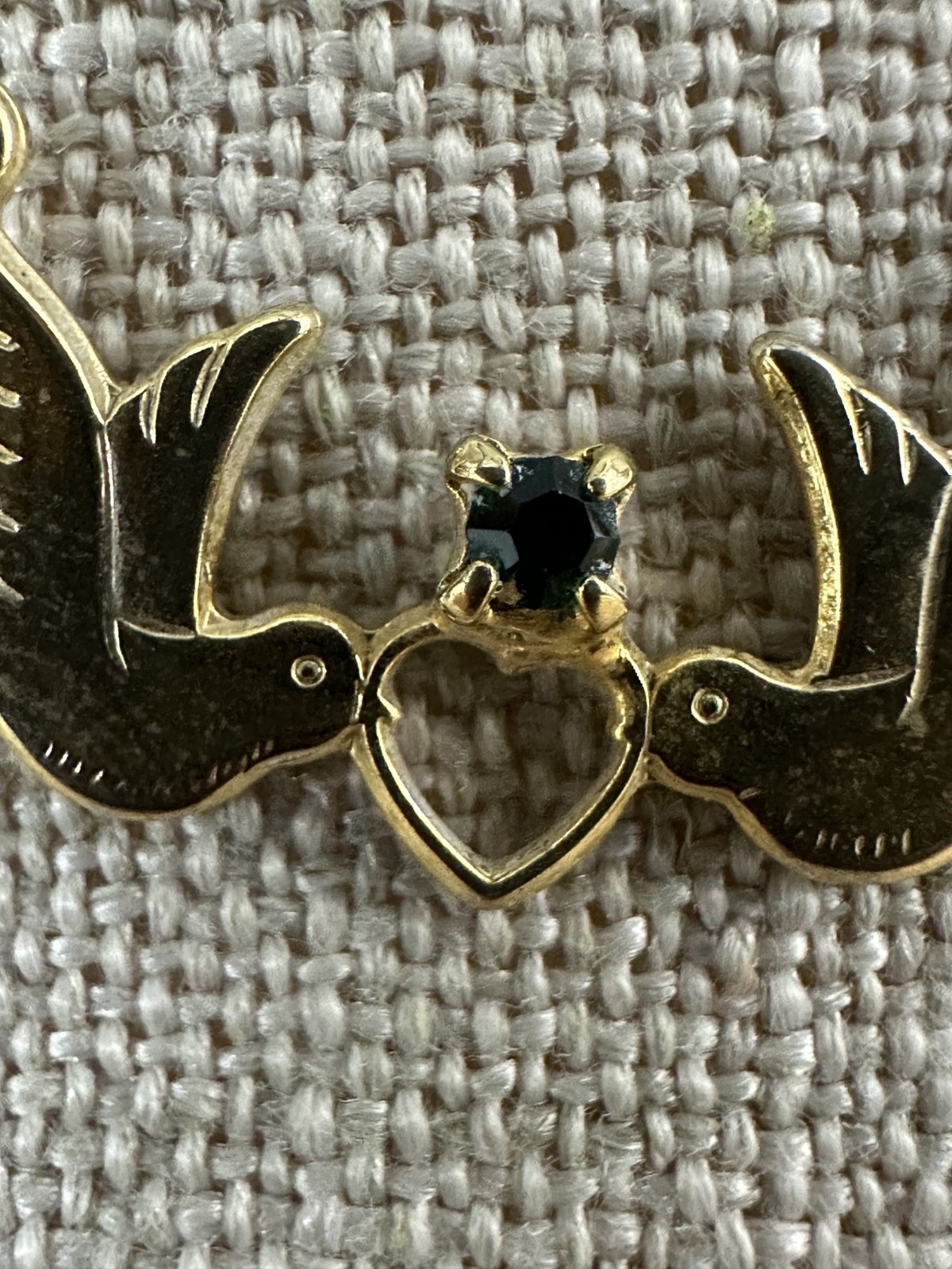 Vintage May Birthstone Emerald Green Rhinestone Love Birds Doves Heart Necklace