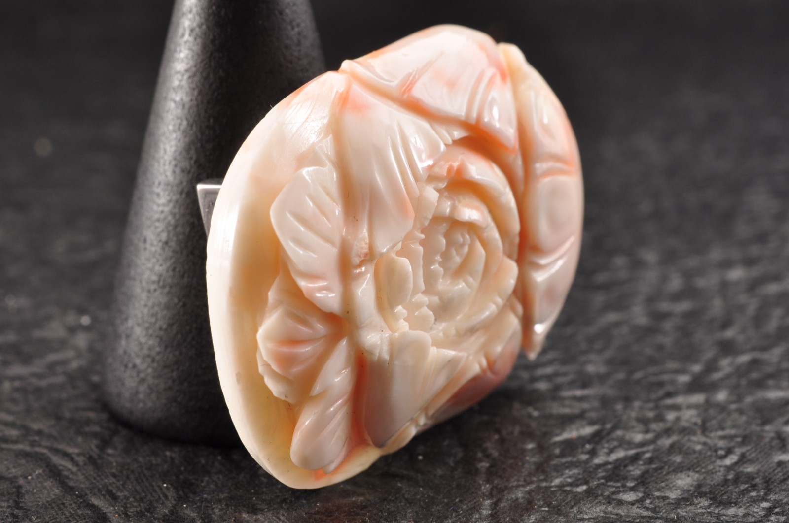Angel skin coral OBIDOME “Peony” Certificate, (39mm (1.53in) total 135.5ct) box.