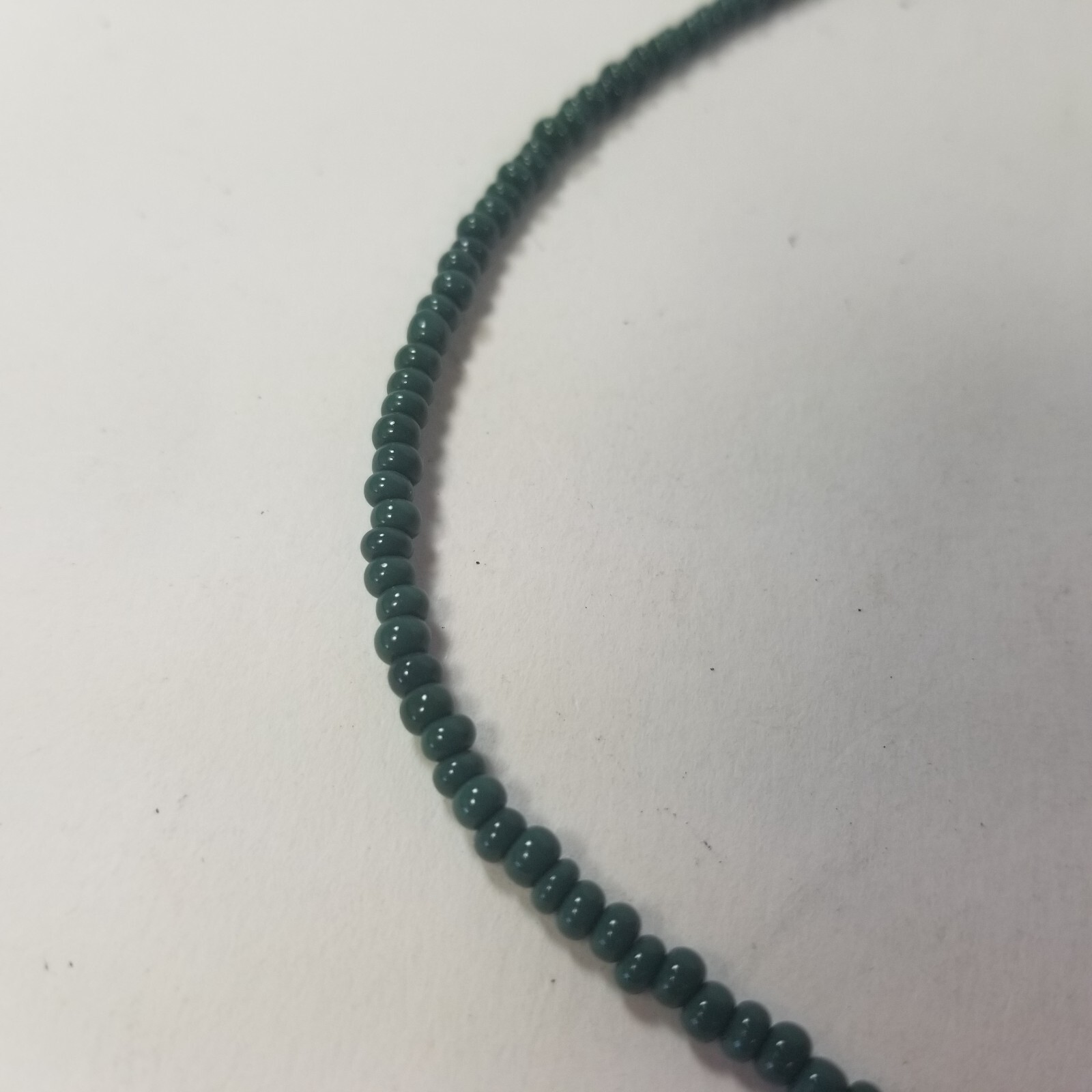 Vtg Natural Stone Beaded Necklace arrow shaped green