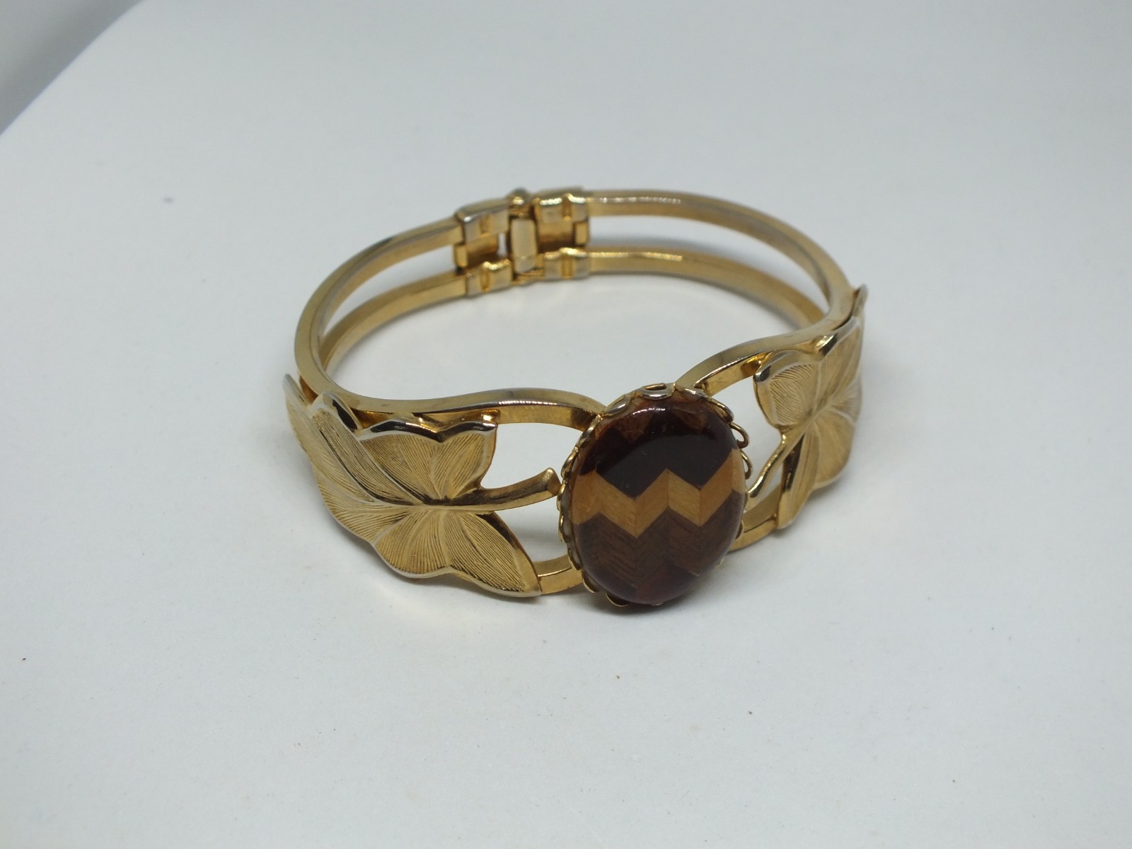 Beautiful Clamp Bracelet Gold Tone Wood Look Cab 1″ Wide x 2 1/4 Across ID