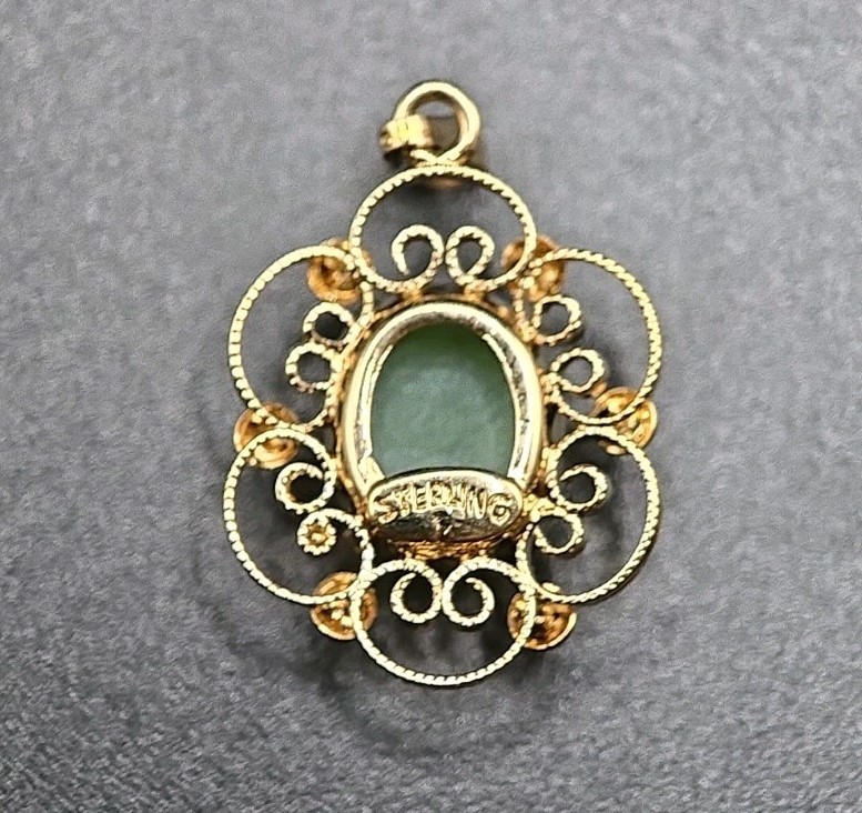 ​Vtg Gold on Sterling Silver Filigree Jade Cabochon Flower Pendant Vermeil 1.5g