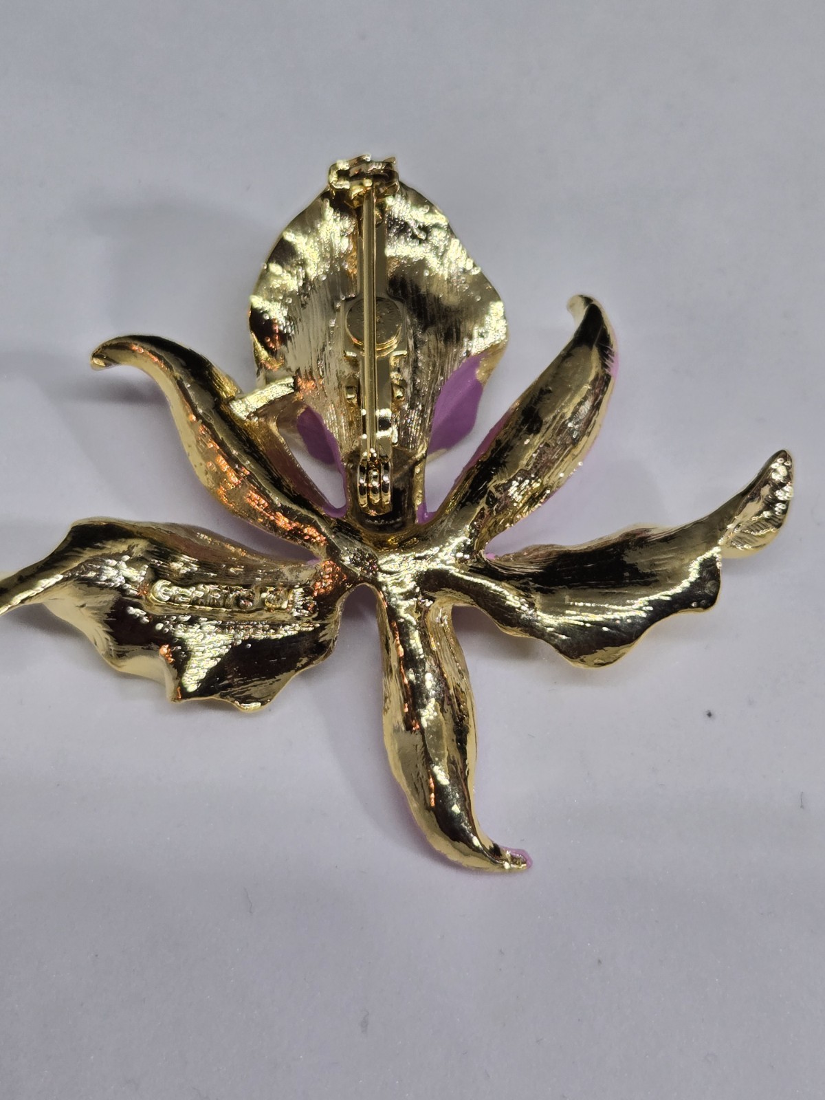Vtg Gerry’s Gold Tone Purple Enamel Orchid Brooch
