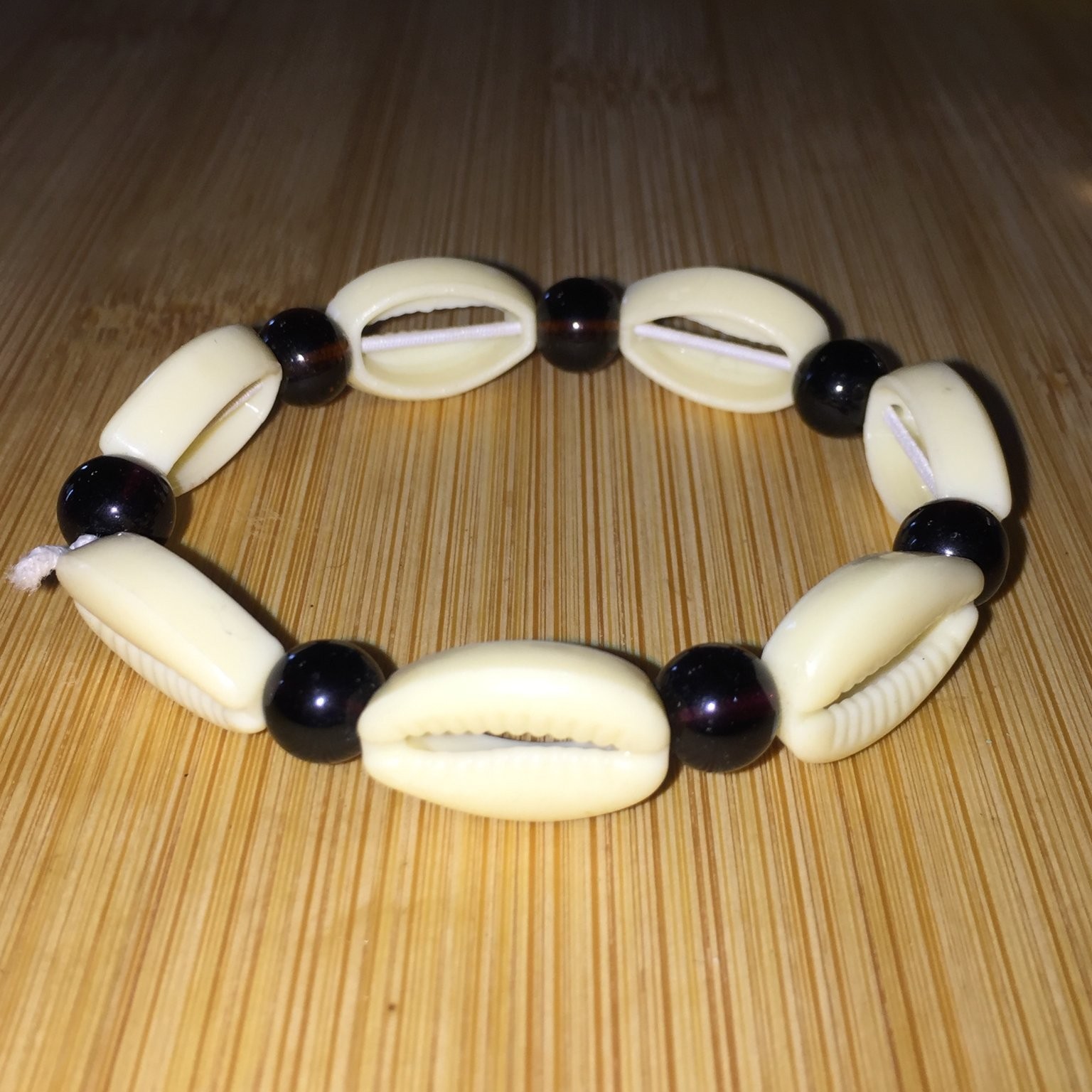 Cowrie Shell Beaded Stretch Bracelet Cream Brown Acrylic Fashion Vintage