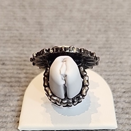Victorian Cameo Ring Oval Stretch Band Black White Rhinestones Elegant
