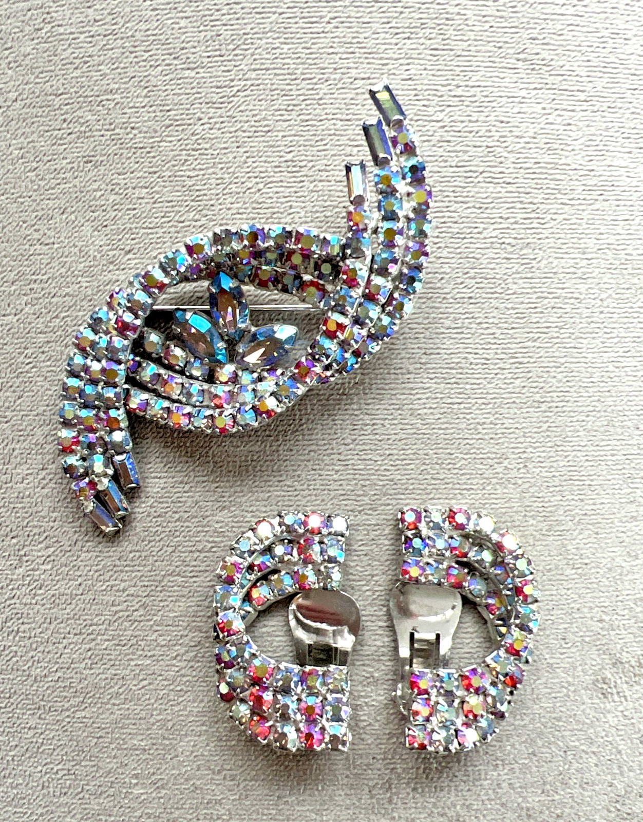 VINTAGE BLUE and PINK AURORA BOREALIS SWIRL BROOCH and EARRING SET