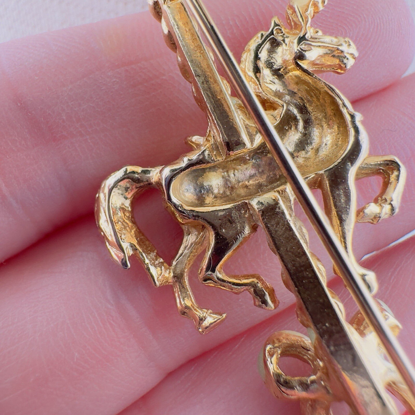 VINTAGE CORO ADOLPH KATZ? MERRY GO ROUND CAROUSEL HORSE BROOCH PIN CLIP UNSIGNED