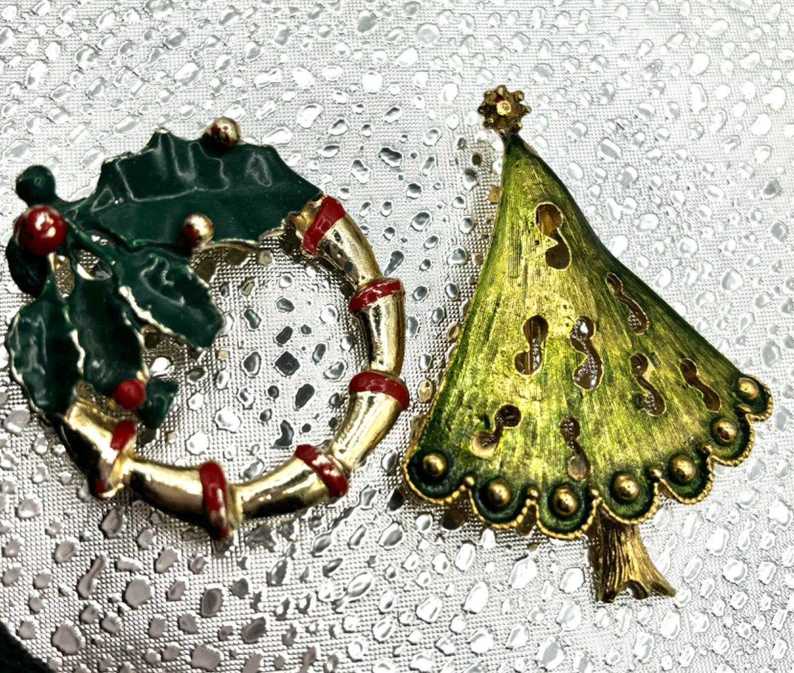 LOT OF 2 VINTAGE HOLIDAY PINS,CHRISTMAS BROOCHES,FESTIVE TREE,CELEBRATE,COLLECT