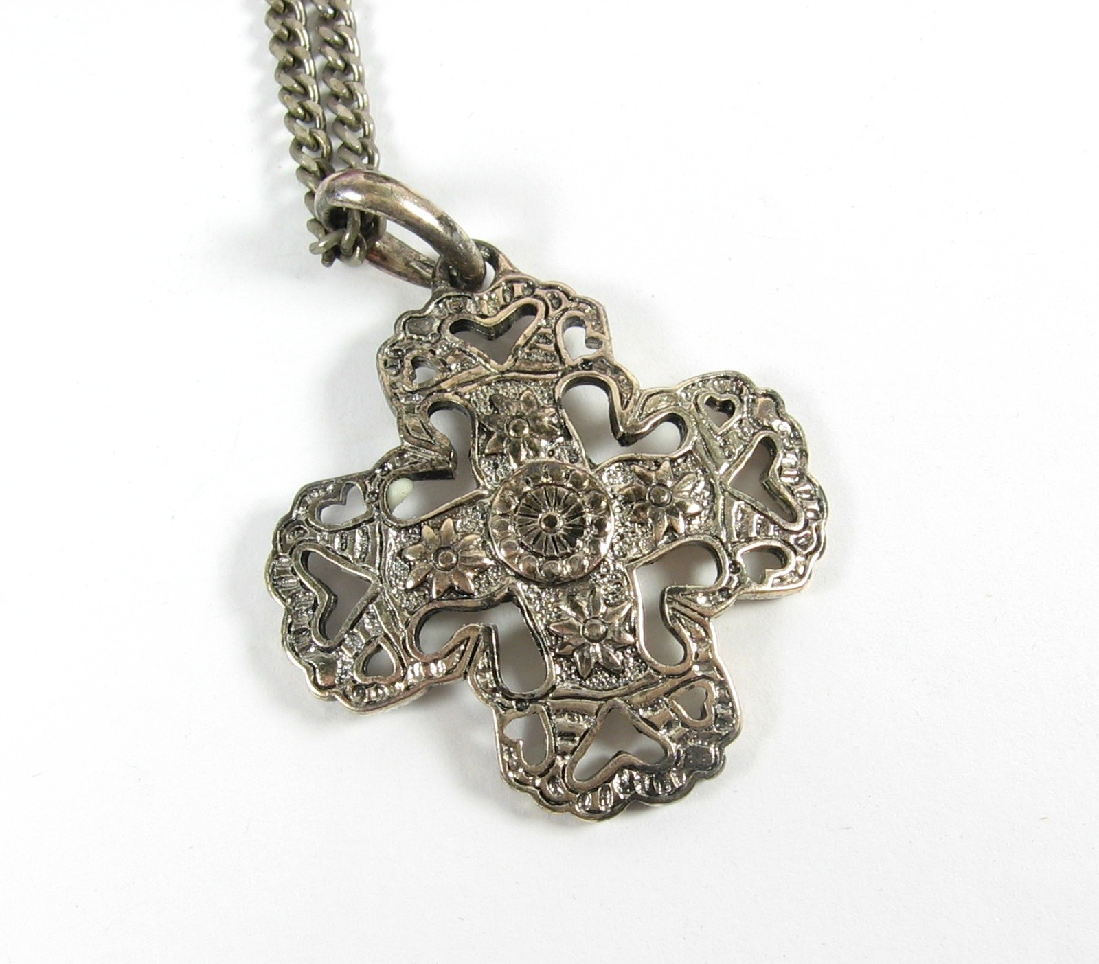 Maltese Cross PREMIER DESIGNS Pendant NECKLACE Vtg Silvertone Flowers Hearts 24″