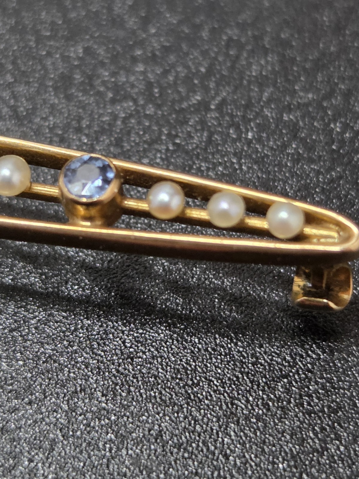 14K Yellow Gold Edwardian Topaz Pearl 2-1/4″ Bar Pin 3.3g Vintage