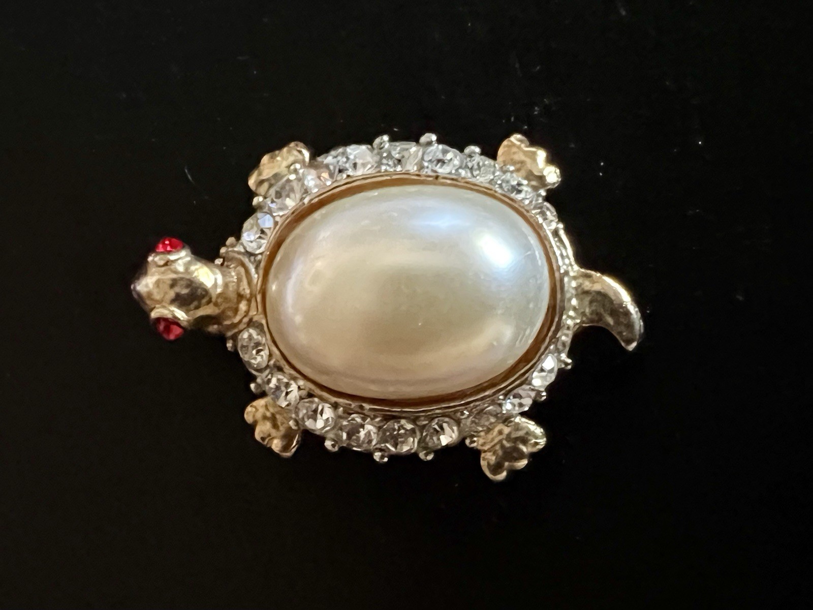 🐢 Wonderful Vintage Turtle Pin Red Rhinestone Eyes & Faux Pearl Shell 🐢