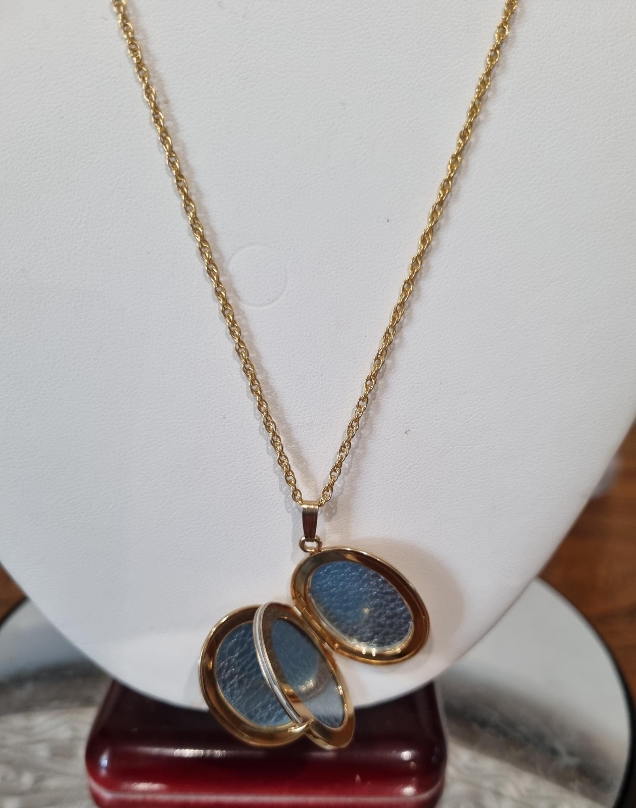 Vintage 14k Gold Fill Locket Black Hills 10k 12k Gold 4 Photo USA made See video