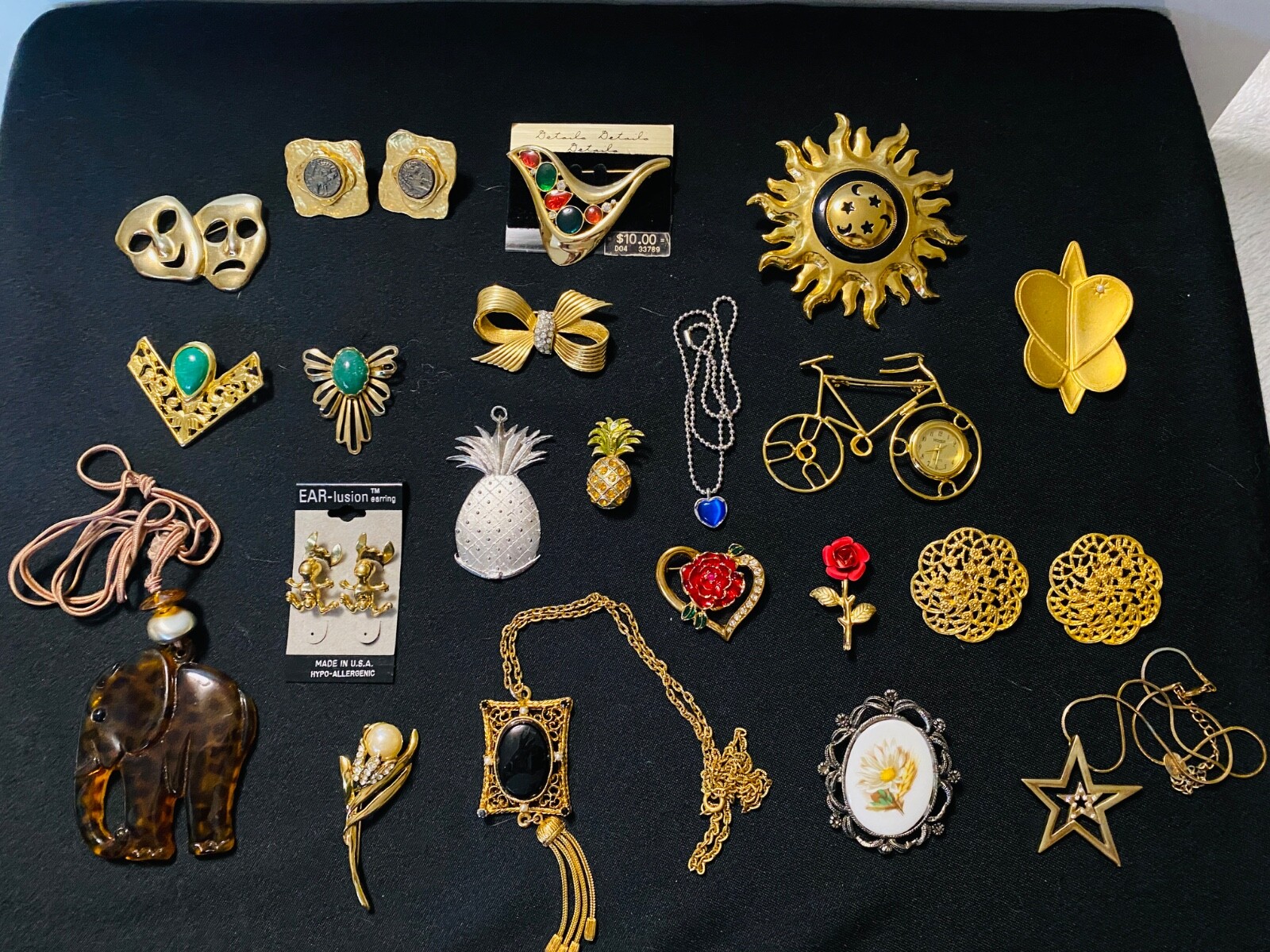 21 PIECE LOT OF VINTAGE JEWELRY, 1950’S-1980’S, WATCH, EARRINGS, PINS, NECKLACES