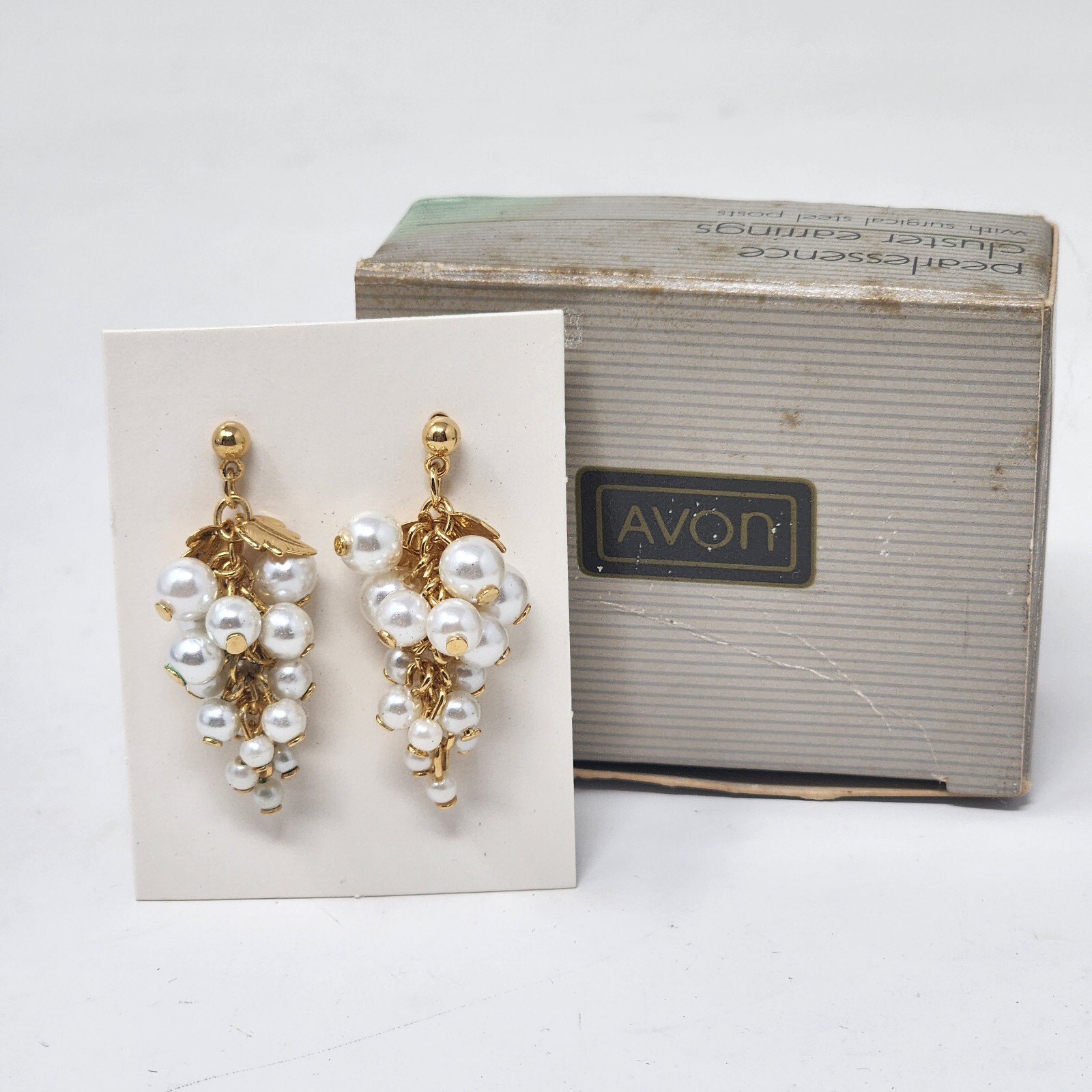Vintage 1991 Avon Frosted Grapes Cream Faux Pearl Dangles Pierced Earrings