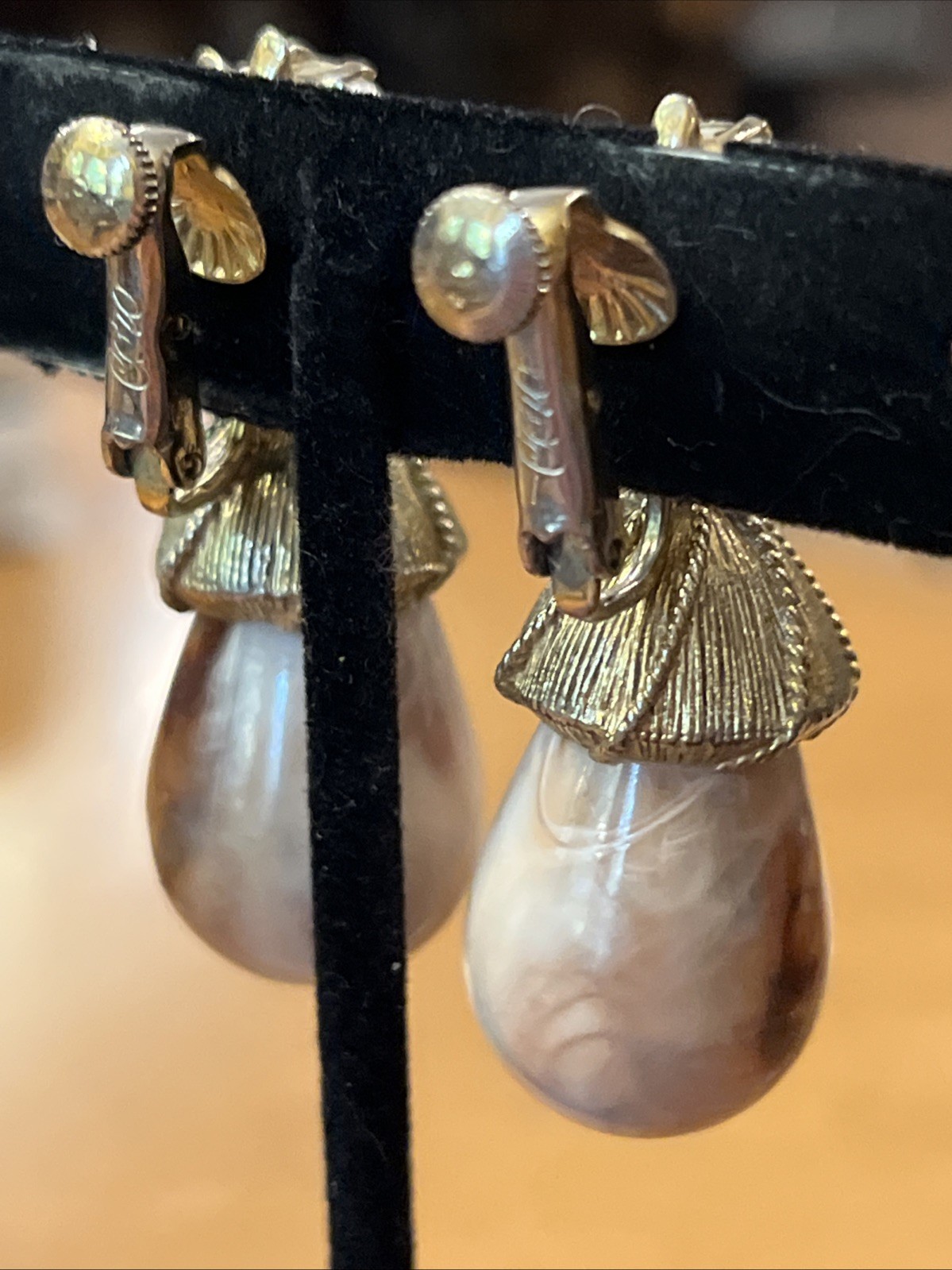 Vintage Classic Coro Dangle Drop Pearl Cabochon Swirled Lucite Clip On Earrings