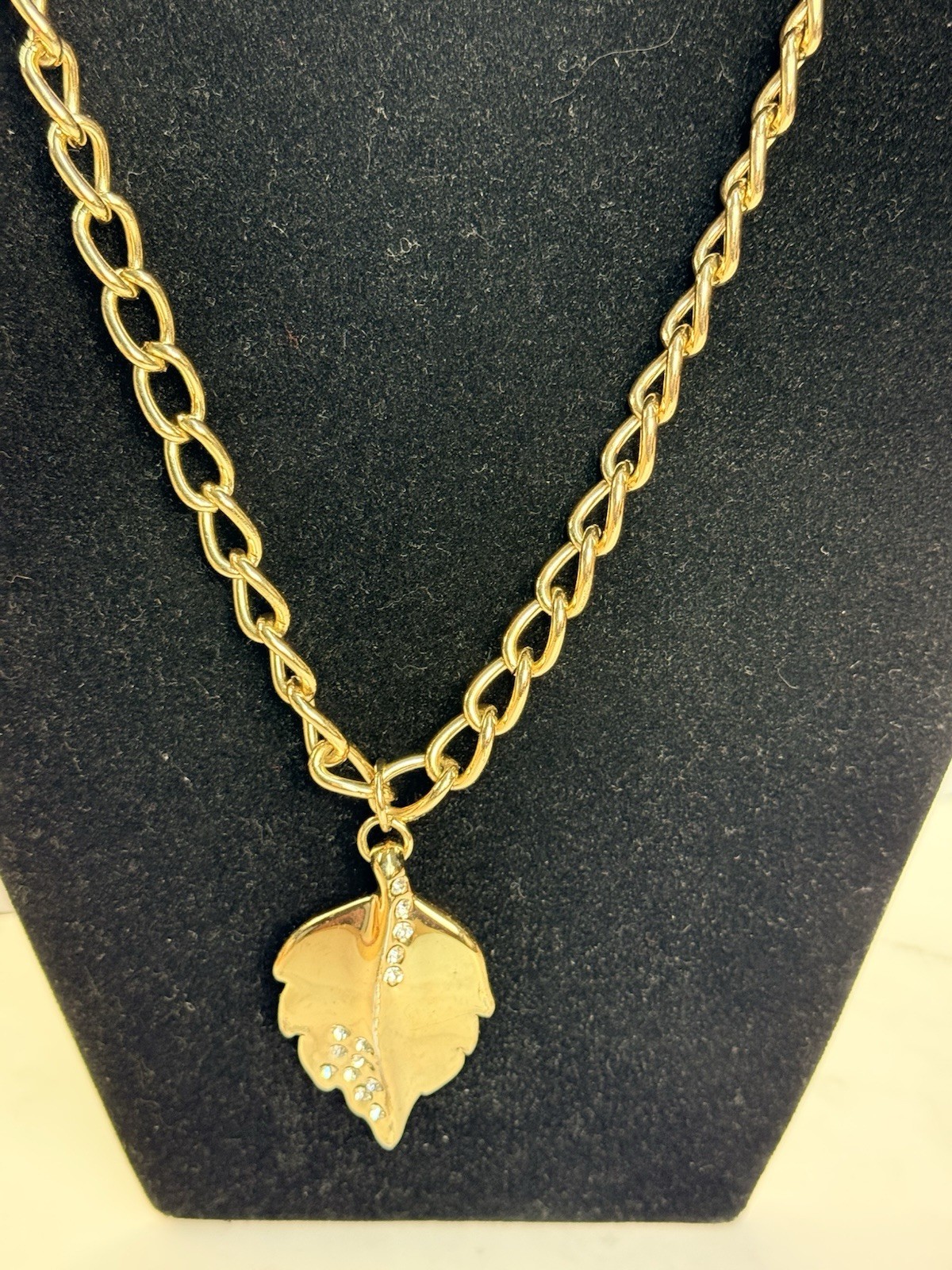 LMN Gold Tone 16″-20″ Curb Chain W/ Gold Crystal Lead Pendent Lobster Claw Clasp