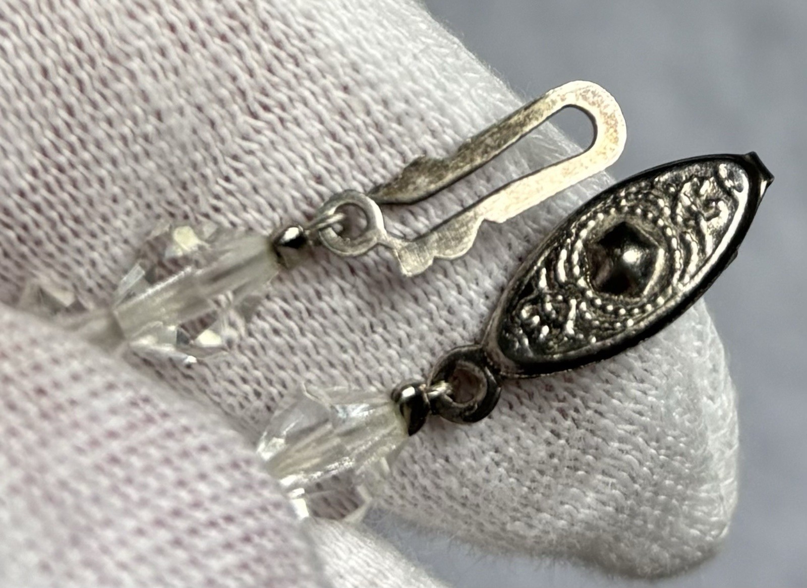 VTG Clear BiCone Beads Fancy Silvertone Clasp 16″ Choker Great For Layering