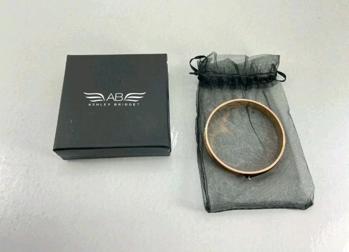 Vintage 8″ Bangle Bracelet Ashley Bridget Goldtone Black – New Old Stock w/ Box