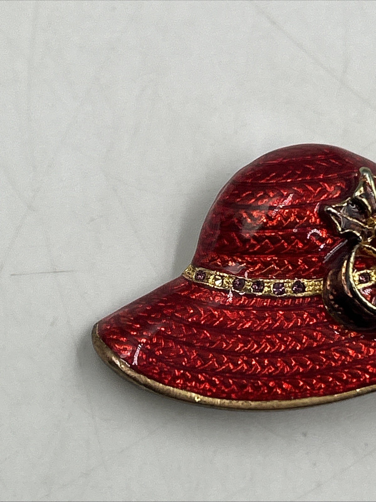 Red Hat Society, pin or pendant Purple Bow, gold tone 2″