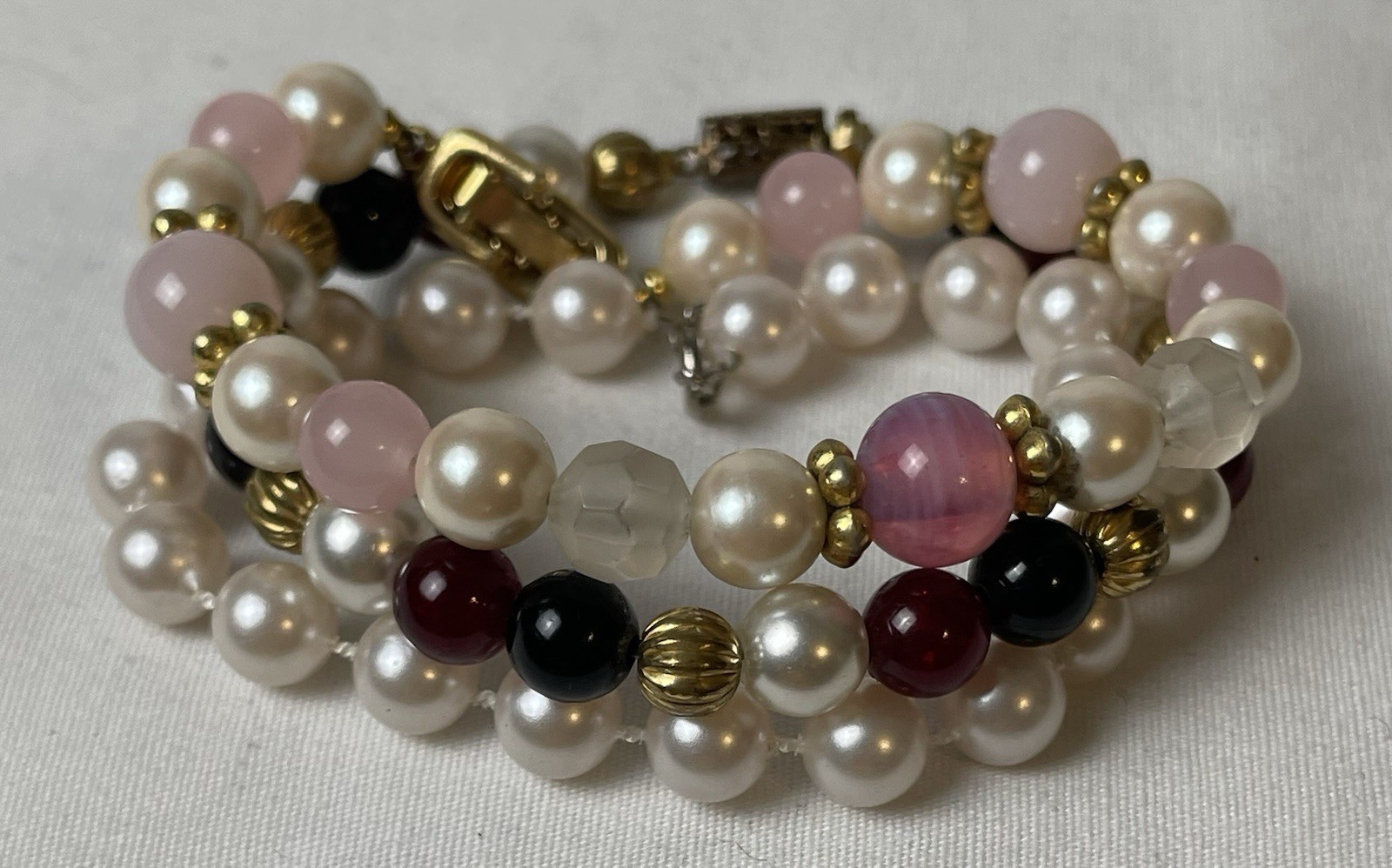 Lit 3 Vtg Faux Pearl Beaded Bracelets 7.5” White Pink Black Gold Toned Clasps