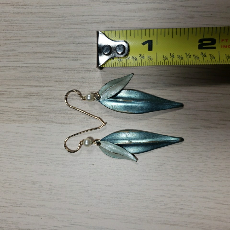 Vintage Metal Leaf / Spoon Earrings Estate Jewelry Pair Wire A+