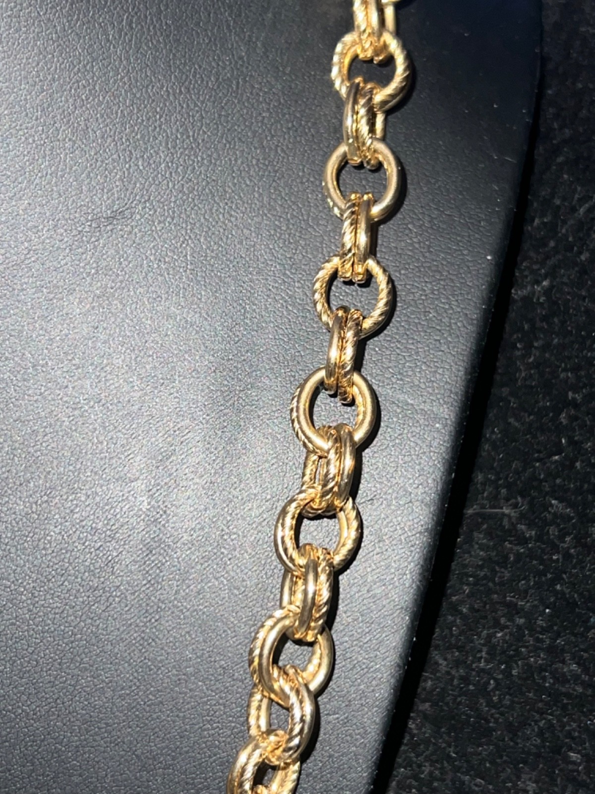 Vtg Gold-tone Double-link Textured Rolo Lariat Chain Necklace w/ Amulet Pendant