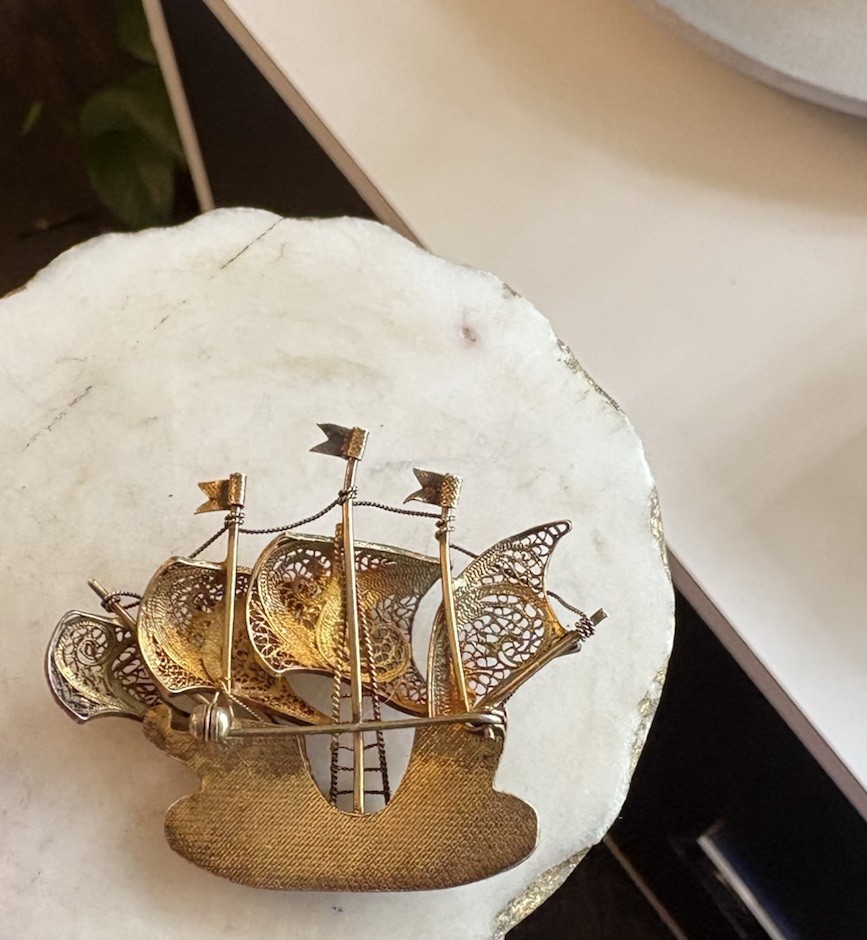 vintage gold-tone Portugal sailing ship brooch Pin filigree blue enamel letters