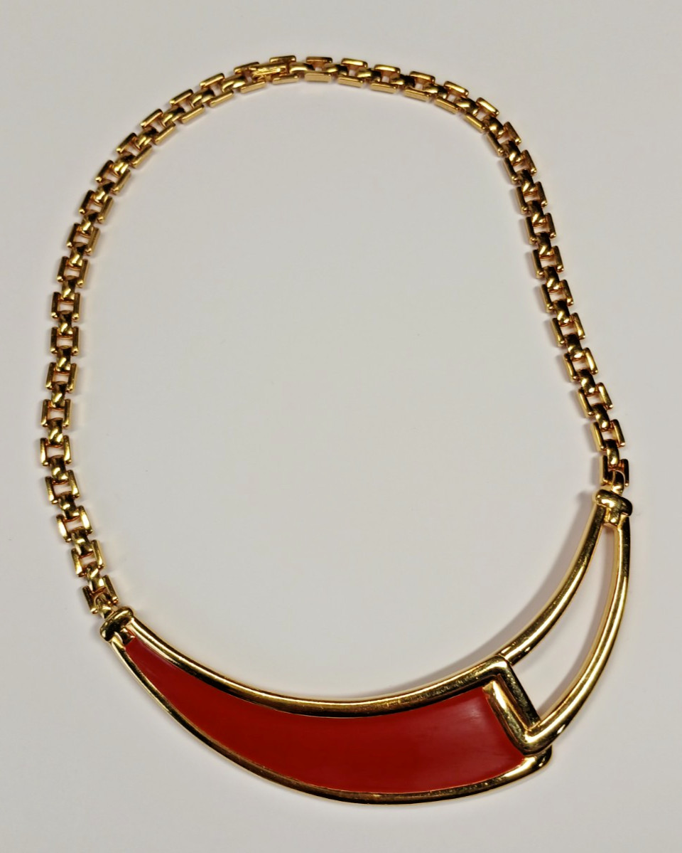 Vintage 1980s Gold Tone Red Enamel Accent Choker Clasp Necklace