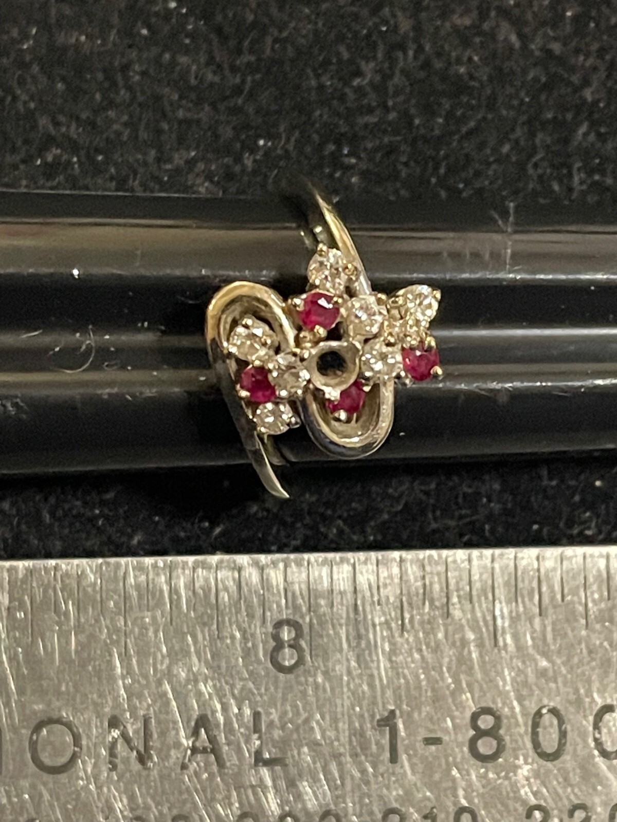 18K WHITE GOLD RED RUBY & DIAMOND RING SIZE 7.5
