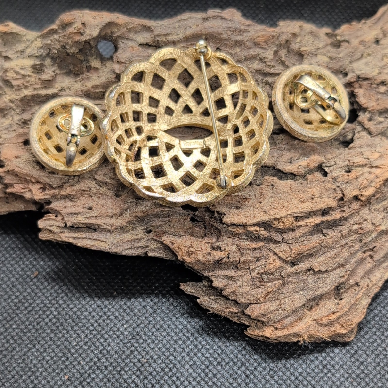 Trifari Signed Gold Tone Basketweave Brooch Pin & Clip-On Earrings Set