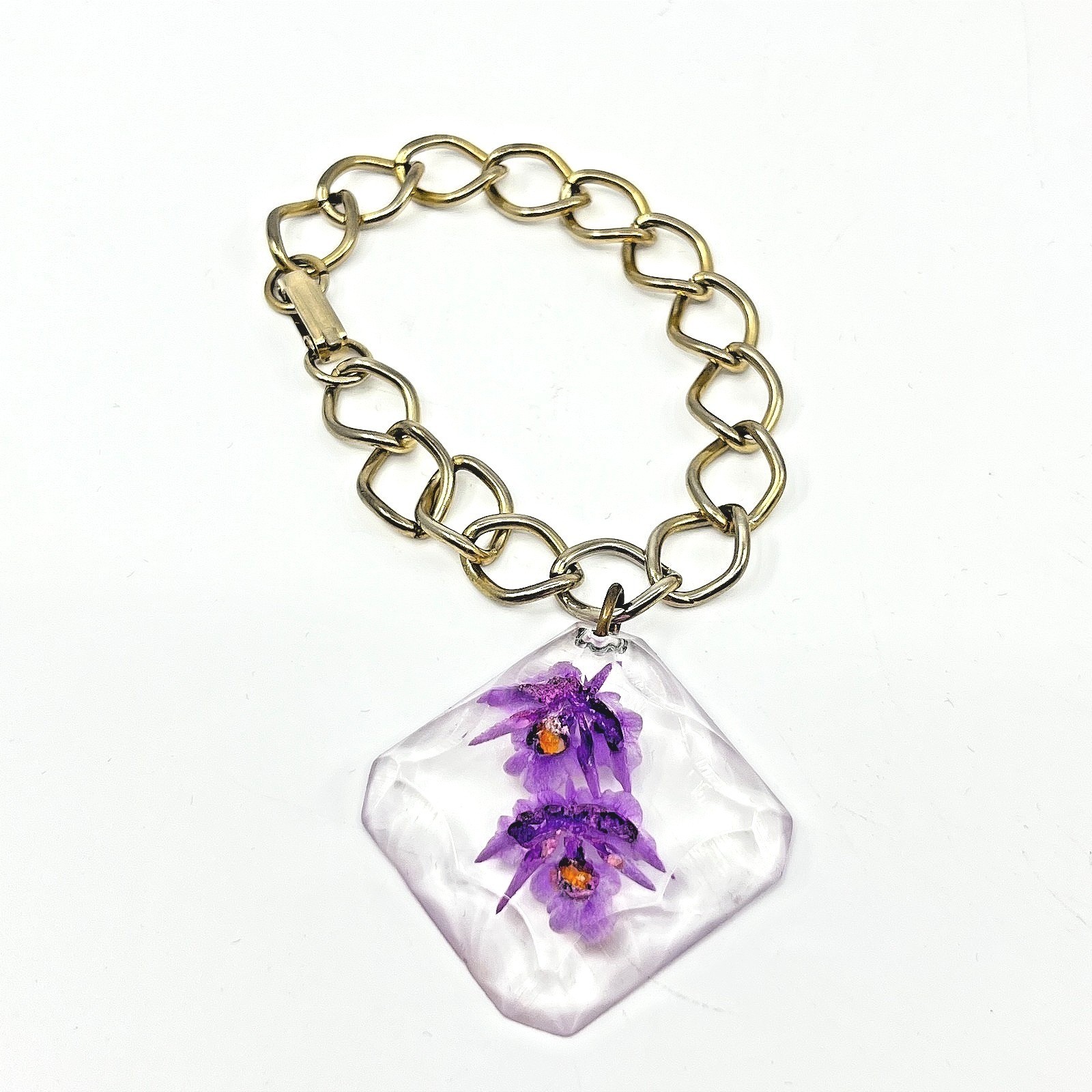 VTG Gold Tone Pressed Purple Orchid Resin Diamond Cut Pendant Link Bracelet