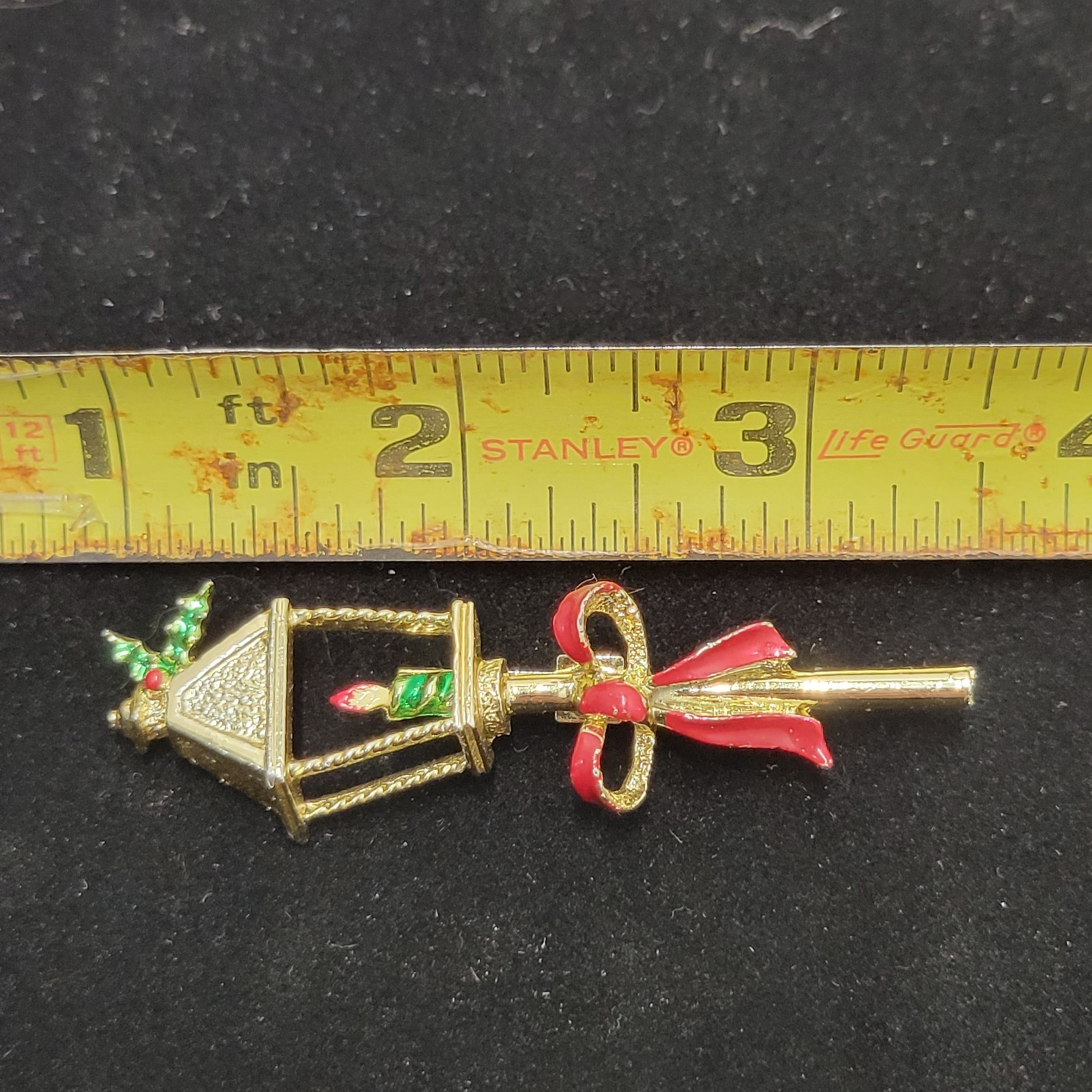 Vintage Gerrys Gold Tone Street Lamp Post Pin Brooch Christmas Holiday Candle