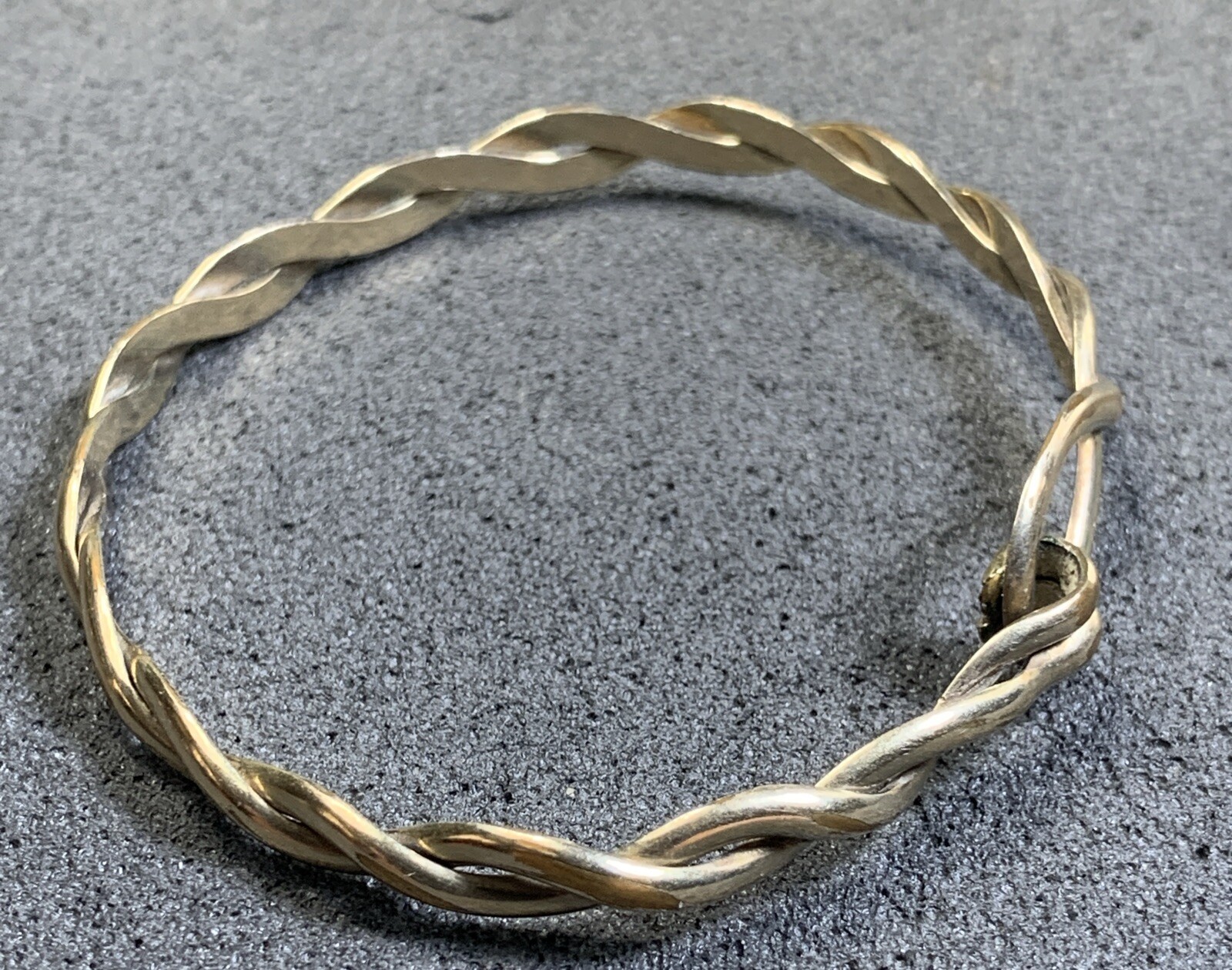 Gold Tone Metal Wirework Hook Clasp Bracelet, 6 1/2” Wrist, Vintage! Artisan!