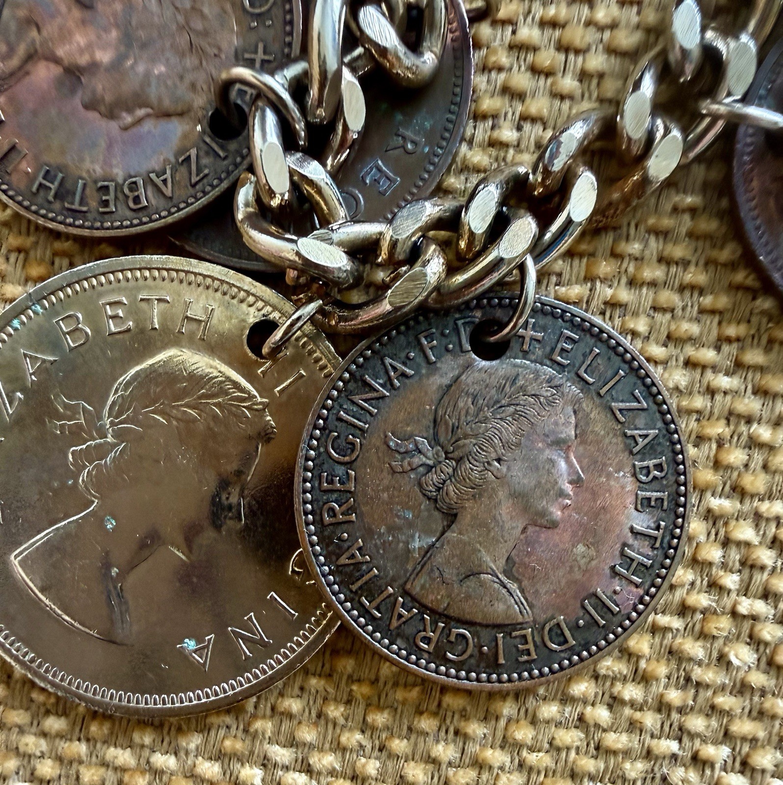 1 Vintage Foreign Coin Charm Bracelet With 15 Vintage Coins