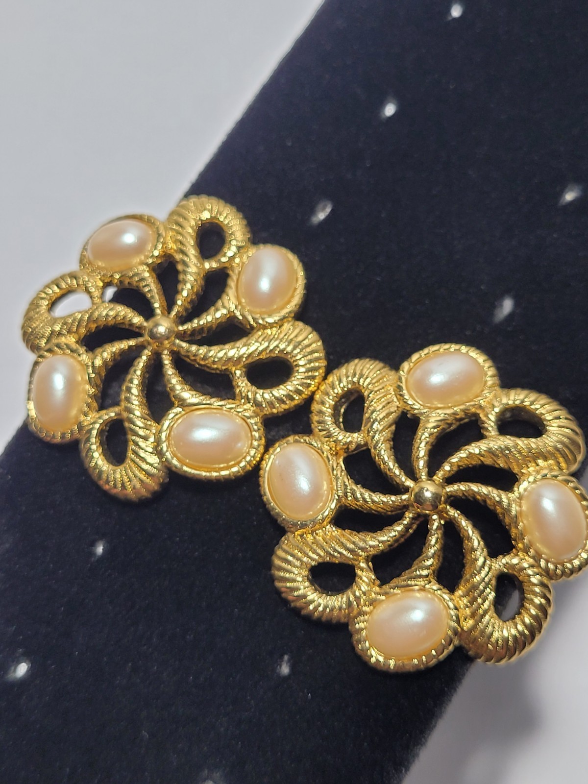 Vintage Yellow Gold-tone Faux Pearl Clip-On Earrings Fashion Costume Jewelry
