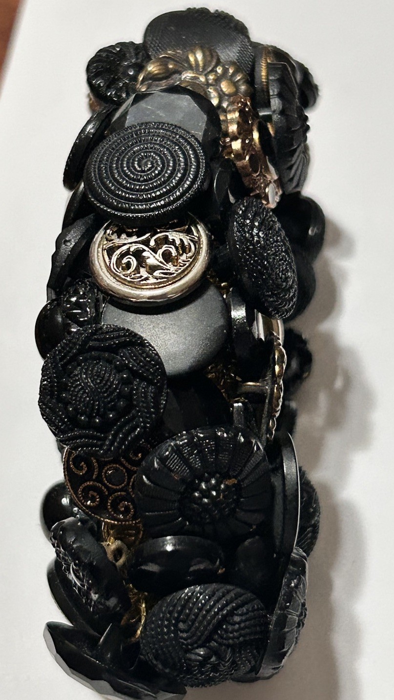 VTG 70s Mid-Century Buttons Treasure Bracelet Crochet Black/Gold Victorian Style