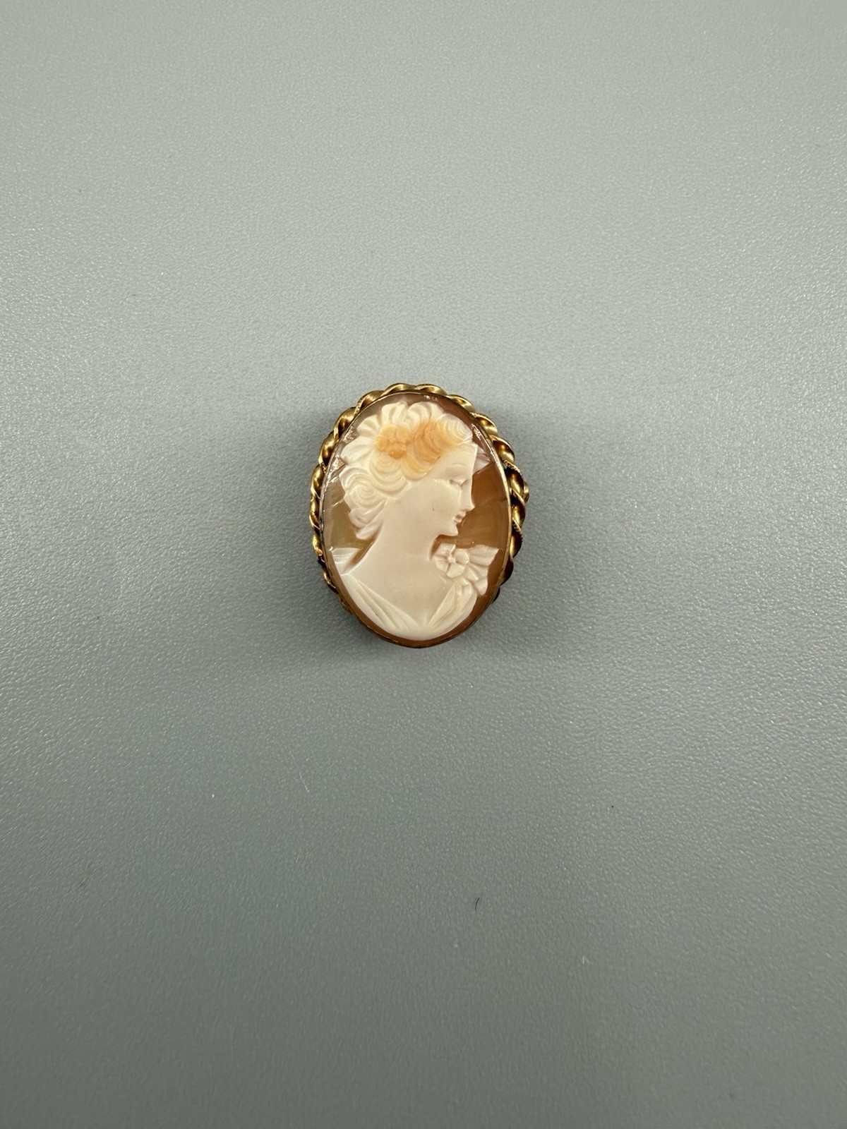 Vintage Carved Shell Cameo Brooch Pendant 1/20 12K GF Lady Portrait Twist Frame