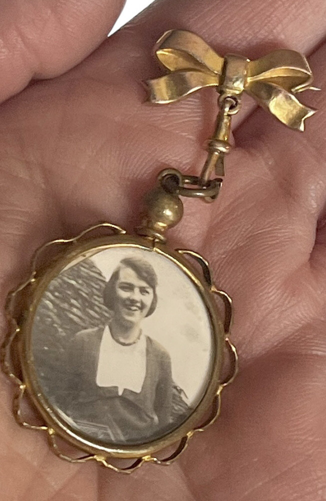 Antique A.J.C 9 Carat Gold Art Nouveau Double Portrait Photos Bow Pendant Brooch