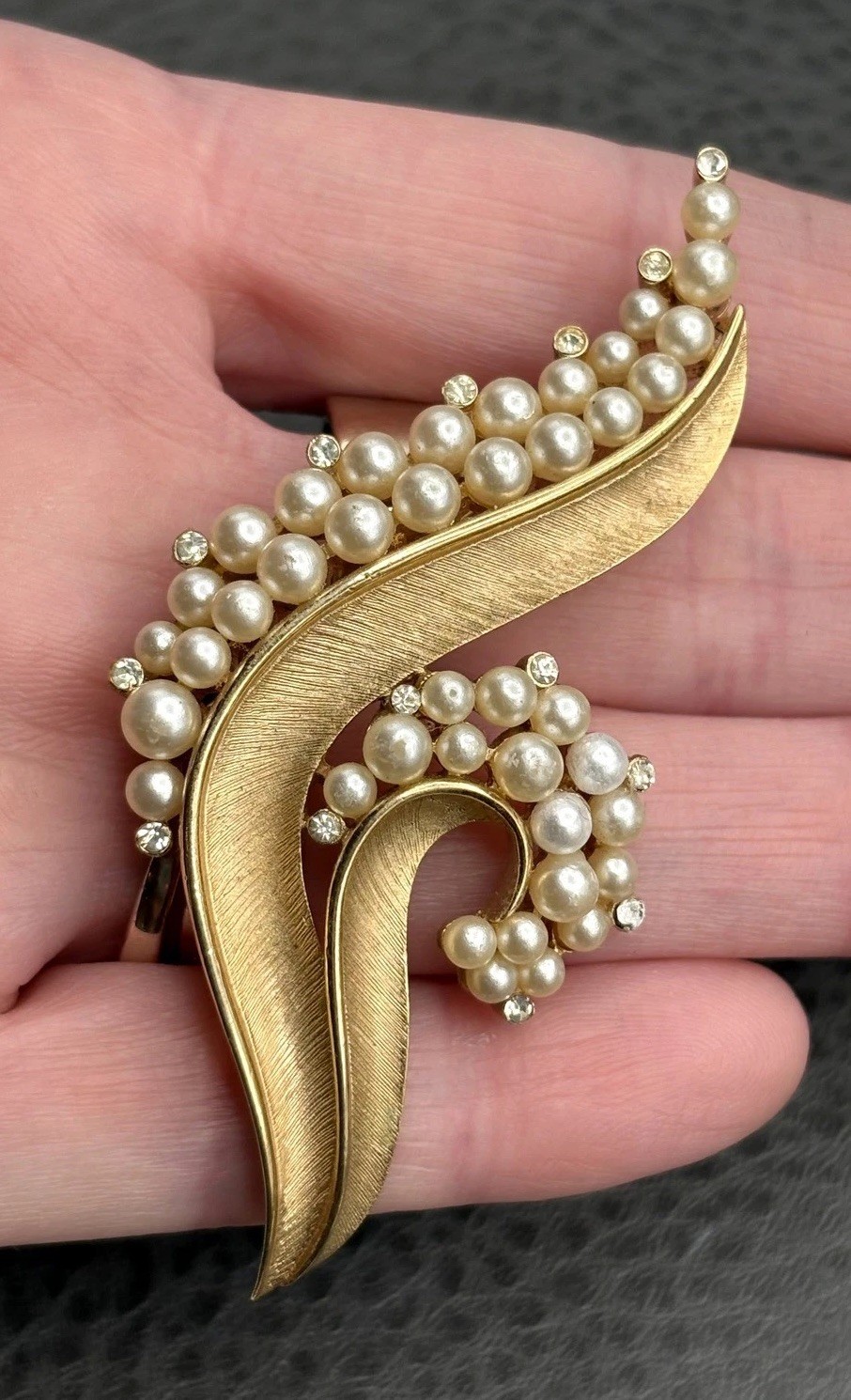 Vintage Crown Trifari Gold Tone Brooch Pearl & Rhinestone Swirl Pin