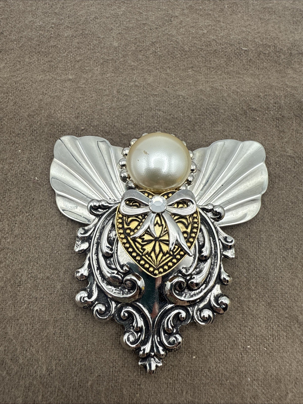 Vintage Jewelry Signed JANE Ornate Heart And Bow BROOCH PIN Faux Pearl