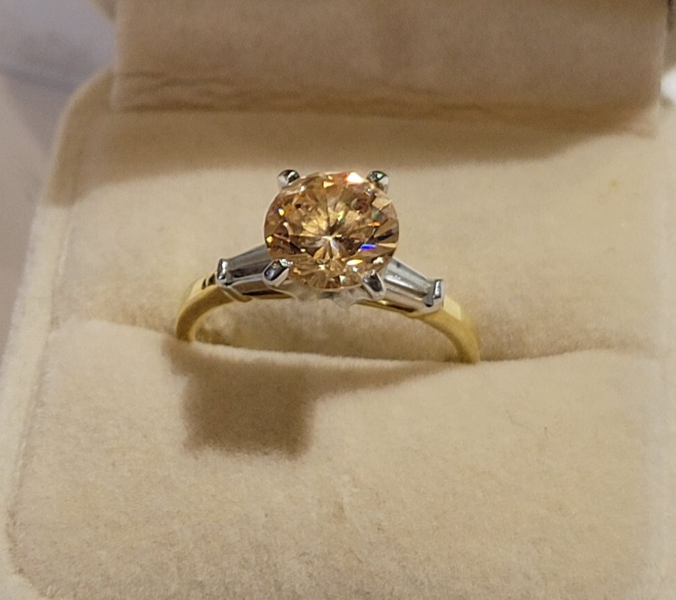Gorgeous Champagne Crystal Baguette Glass Rhinestones size 8 Gold Tone Ring