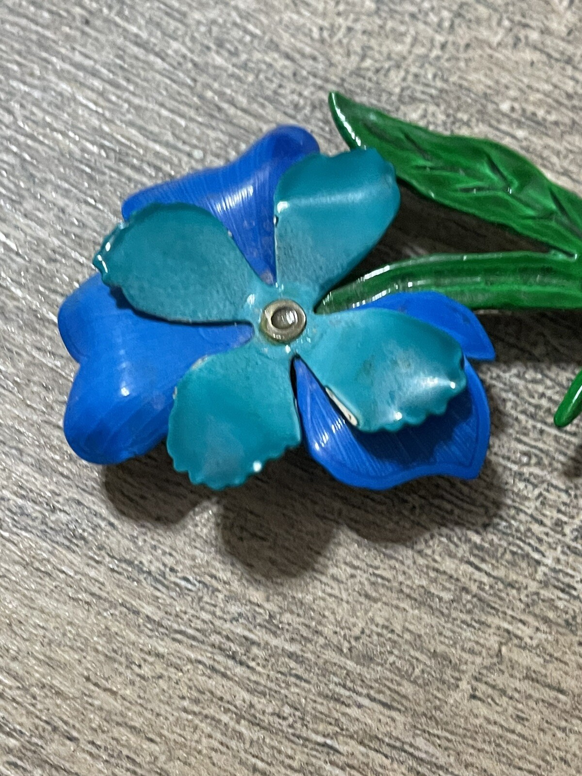 Vtg Brooch Enamel Large Flower Pin Blue 3D Poppy w yellow center 2″ Flower O14