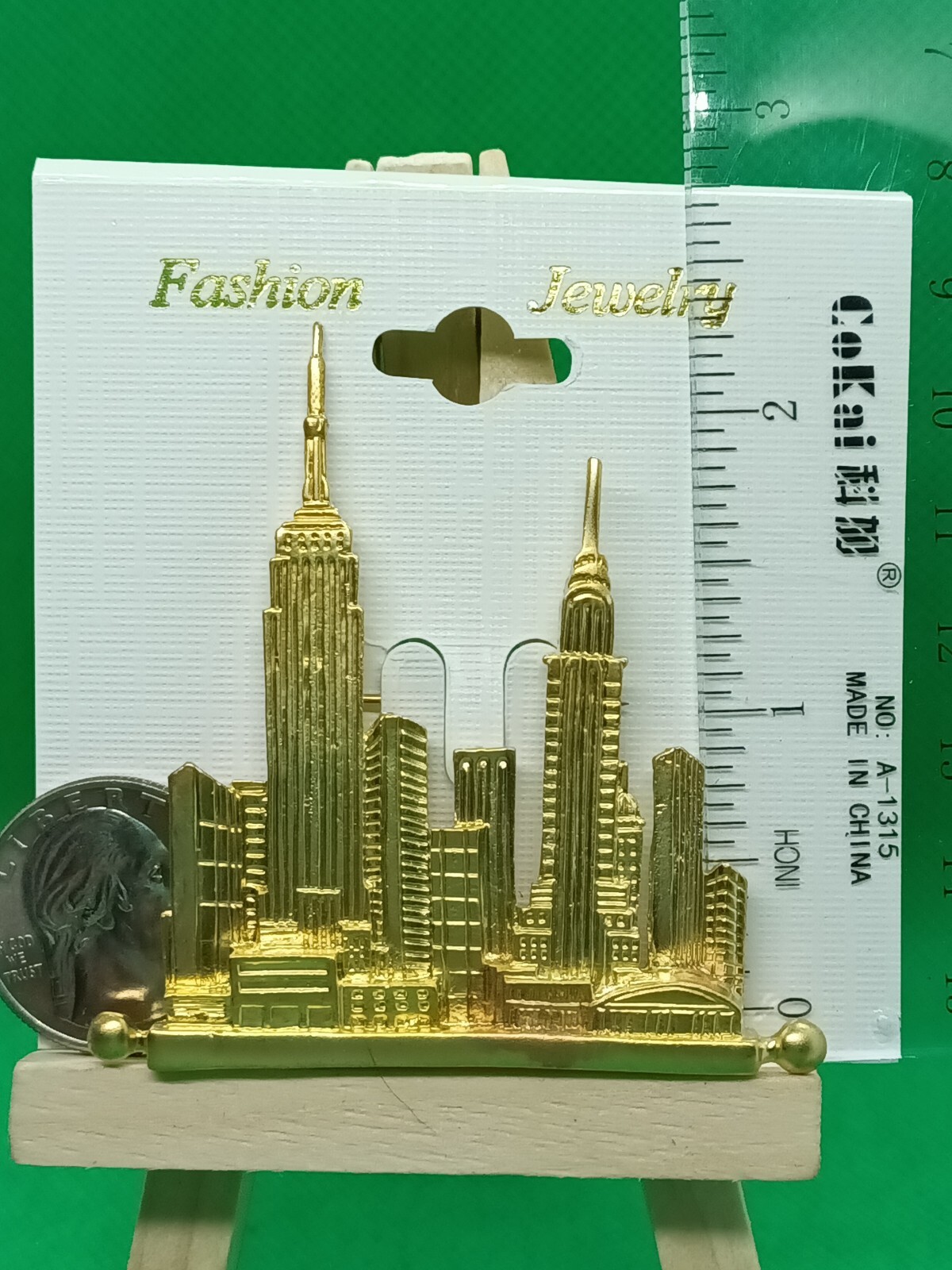 Vintage Buildings Sky Scraper Gold Tone Buildings Brooch Broach Jewelry