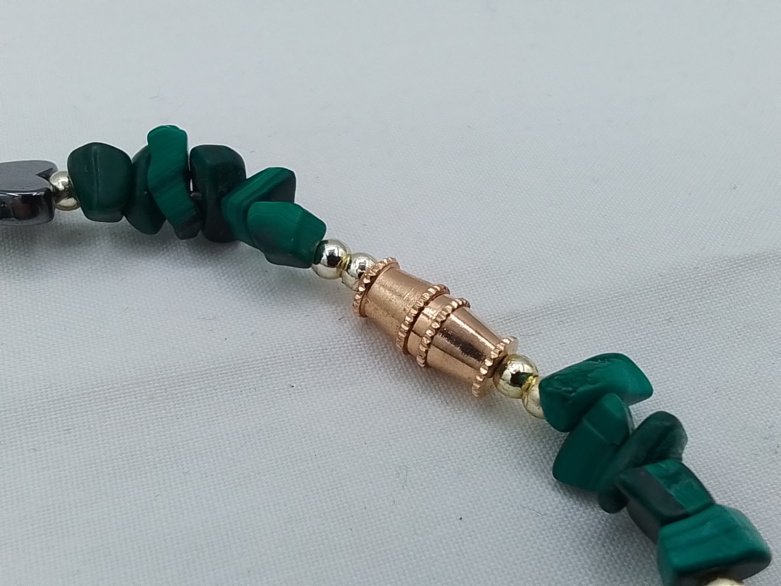 RAW CUT MALACHITE GUARDIAN STONE CHIP BEAD SILVER HEART VINTAGE ESTATE BRACELET