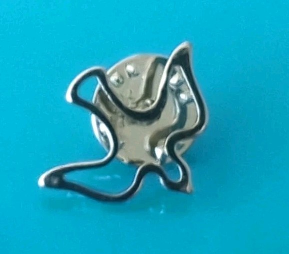 PEACE DOVE Silver Tone Vintage Lapel Pin Bird VEUC! *