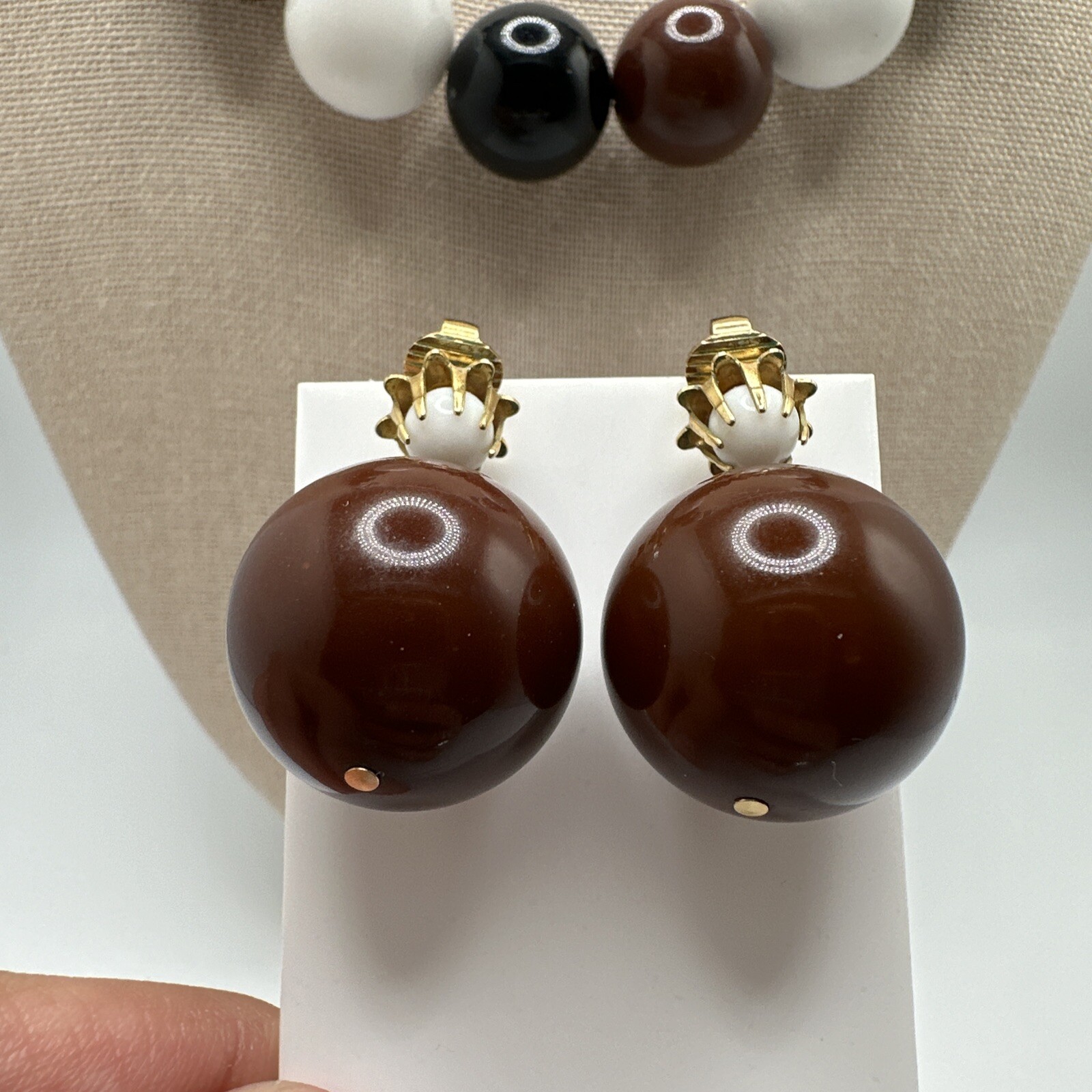 Vintage Black White & Brown Lucite Beaded 18.5mm Necklace & Clip On Earrings Set