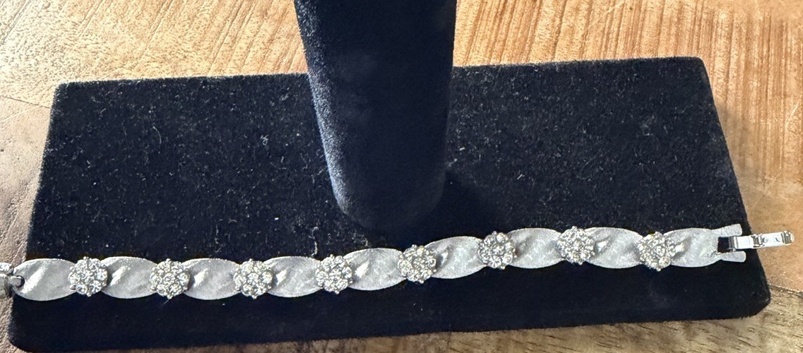 Elegant Vintage Trifari Silver Tone Bracelet with White Rhinestones 7” 1960’s